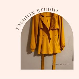 Woman small size blazer color yellow for a night out.